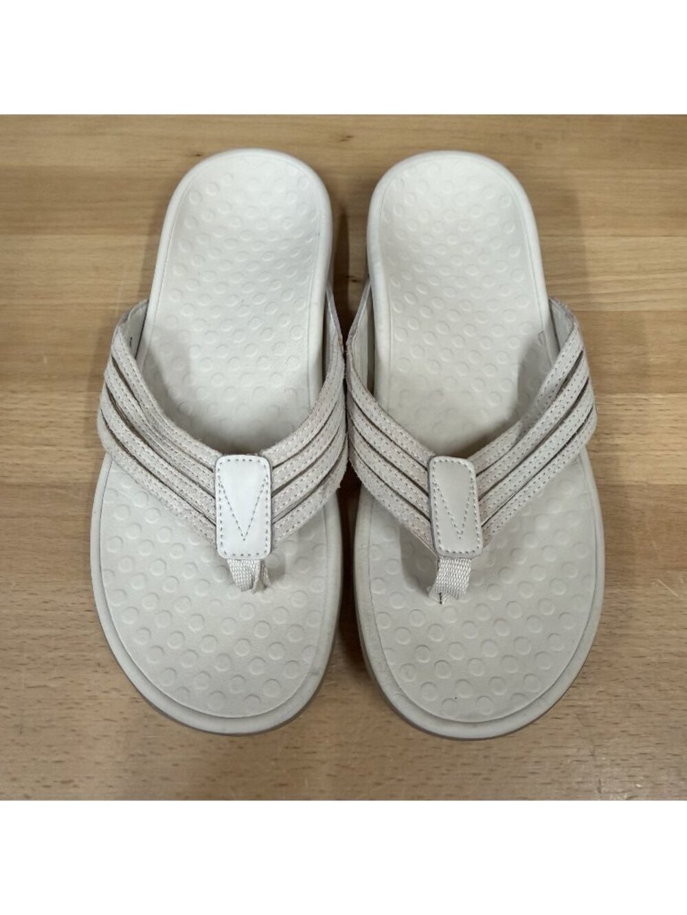 Vionic Fallyn Sandals Size 7 Cream Toe Post Orthotic Arch Support Flip Flop